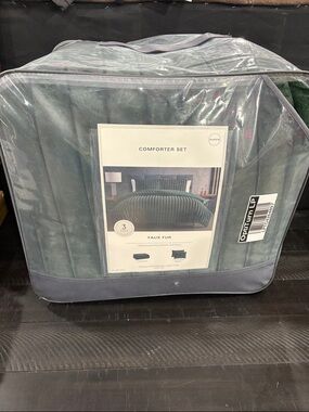 Madison Park Faux Fur Comforter Set in Green